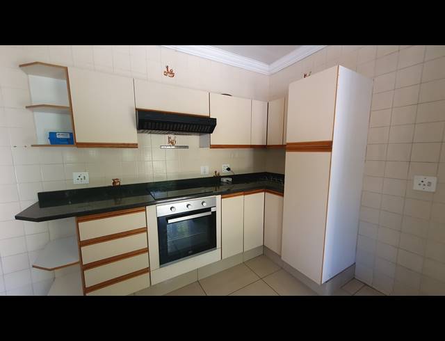 3 BEDROOM FREEHOLD FOR SALE IN BRACKENDOWNS